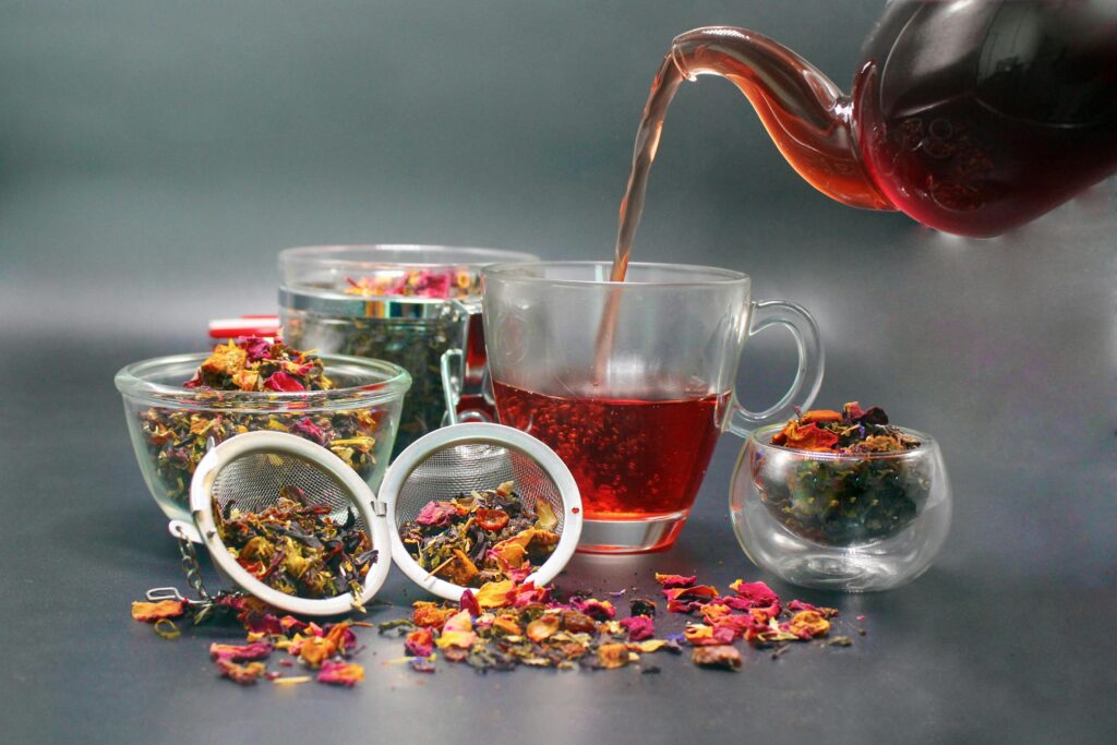 pexels-photo-7136271-7136271 Close-up of a tea set with Darjeeling tea, featuring herbal infusions and vibrant tea leaves.